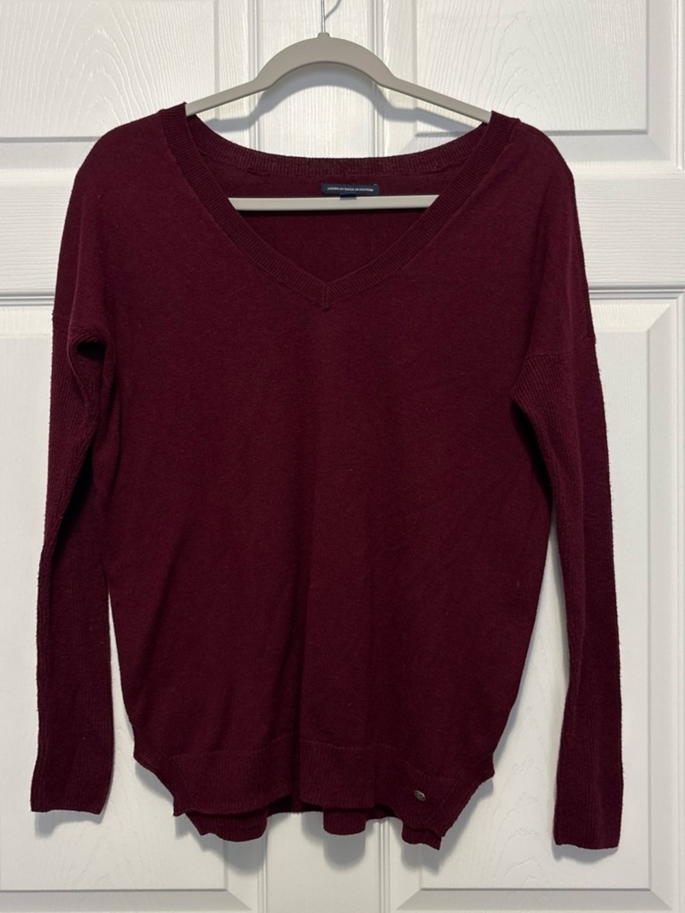American Eagle Outfitters Women's V-Neck Sweater in Bordeaux